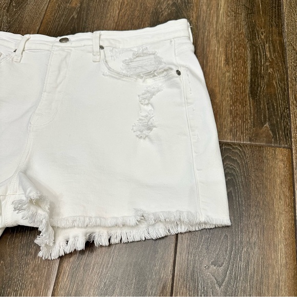 Good American Good '90s High Waist Denim Cutoff Shorts Size 12/31 White - Picture 2 of 12
